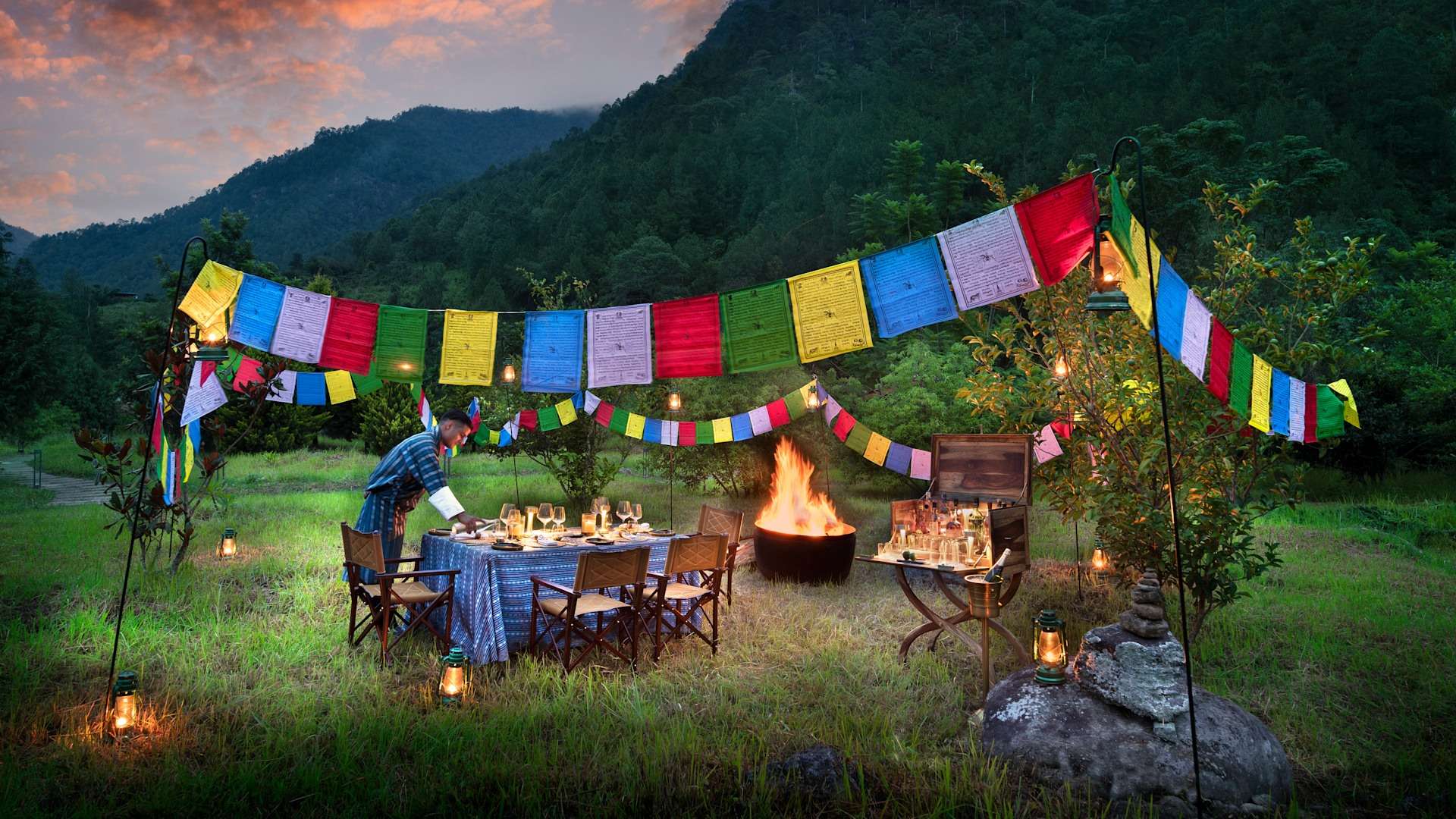 Bhutan-Punakha-River-Lodge-Outdoor-Dining_4